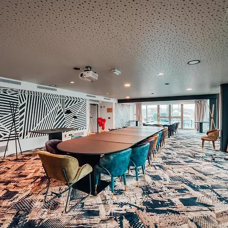 Cowool Aparthotel Cergy
